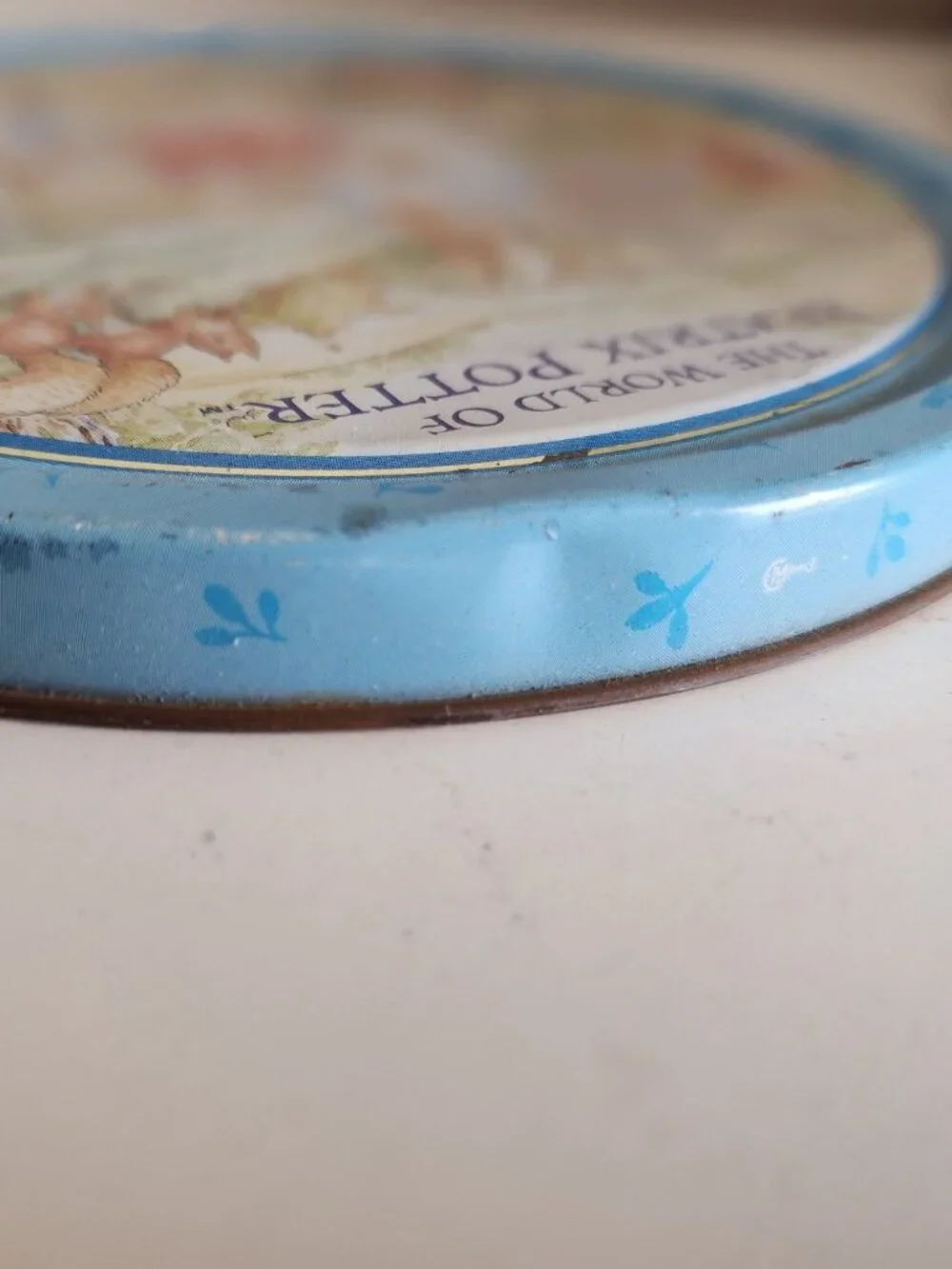 Frederick Warne & Co World of Beatrix Potter Peter Rabbit Round Cookie Tin 1992